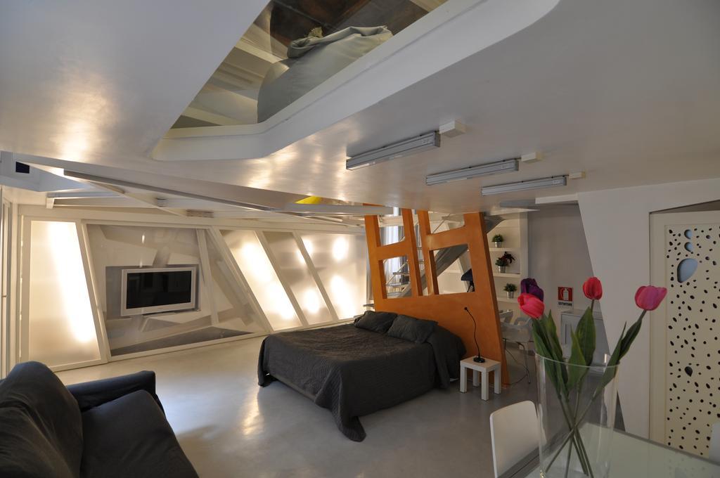 Space Apartment *